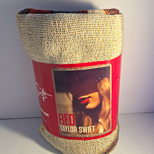 Taylor swift red - taylor,