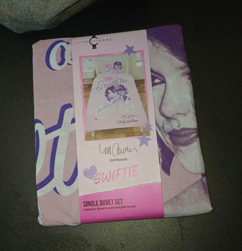 Taylor swift single - taylor,