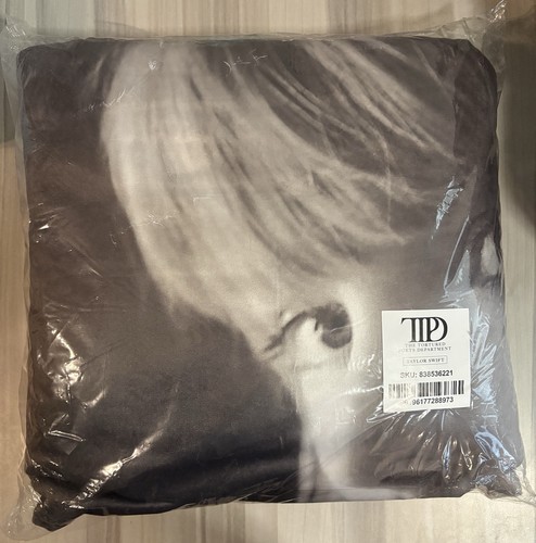 Nwot taylor swift - nwot,